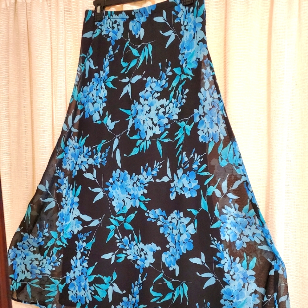 New long skirt for women without tag